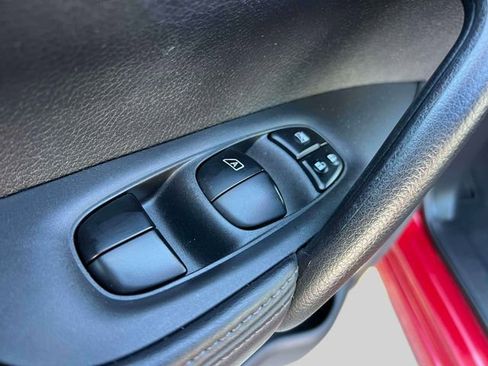 Used 2018 Nissan Rogue Sport SL w/ SL Premium Package image 17