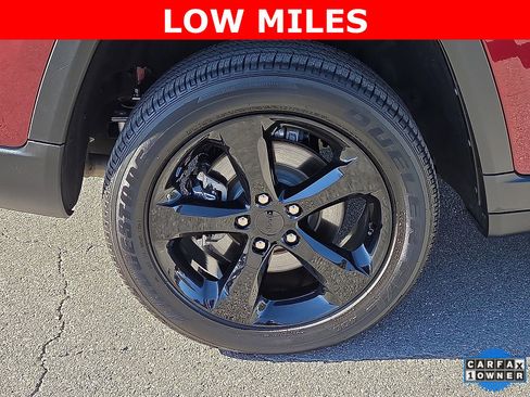 Used 2024 Jeep Grand Cherokee L Altitude image 7