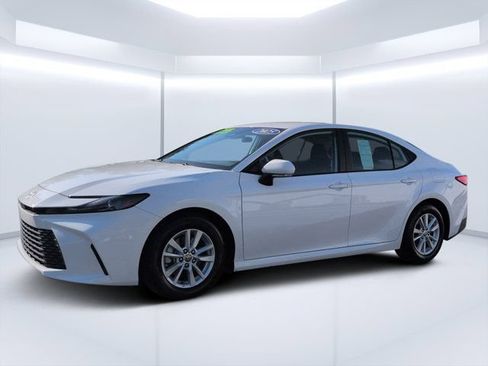 Used 2025 Toyota Camry LE FWD image 7