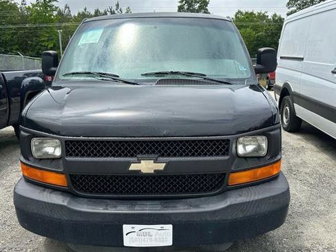 Used 2010 Chevrolet Express 1500 image 2