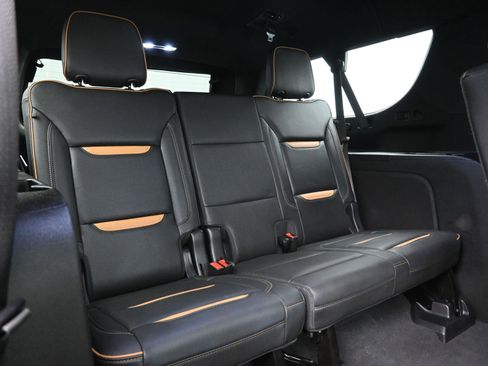 Used 2022 GMC Yukon XL AT4 image 13