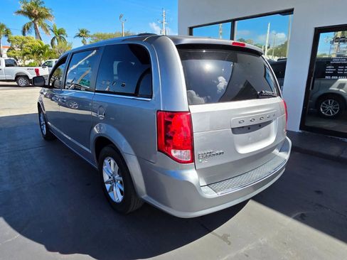 Used 2018 Dodge Grand Caravan SXT image 9