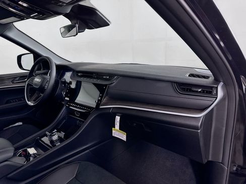 New 2026 Jeep Grand Cherokee Altitude AWD/4WD image 36