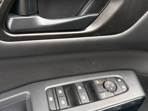 Used 2025 Nissan Pathfinder SV w/ SV Premium Package AWD/4WD image 14