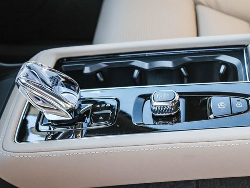 New 2026 Volvo XC90 B6 Ultra w/ Protection Package image 30