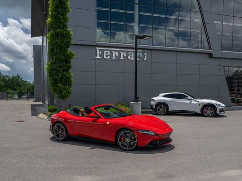 Certified 2024 Ferrari Roma Spider RWD image 12