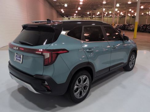 Certified 2024 Kia Seltos S FWD image 3