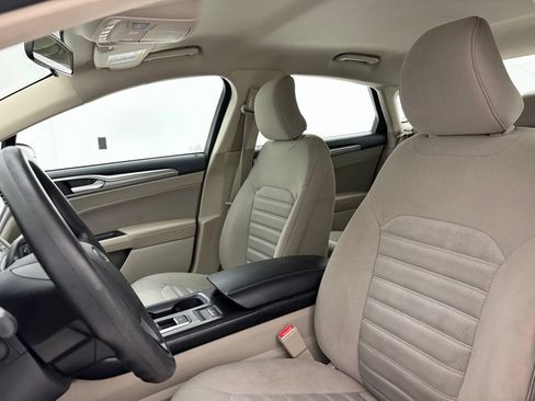 Used 2018 Ford Fusion SE FWD image 25