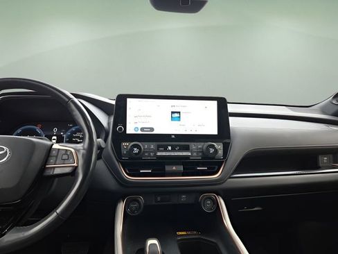 Used 2024 Toyota Grand Highlander AWD Hybrid image 11