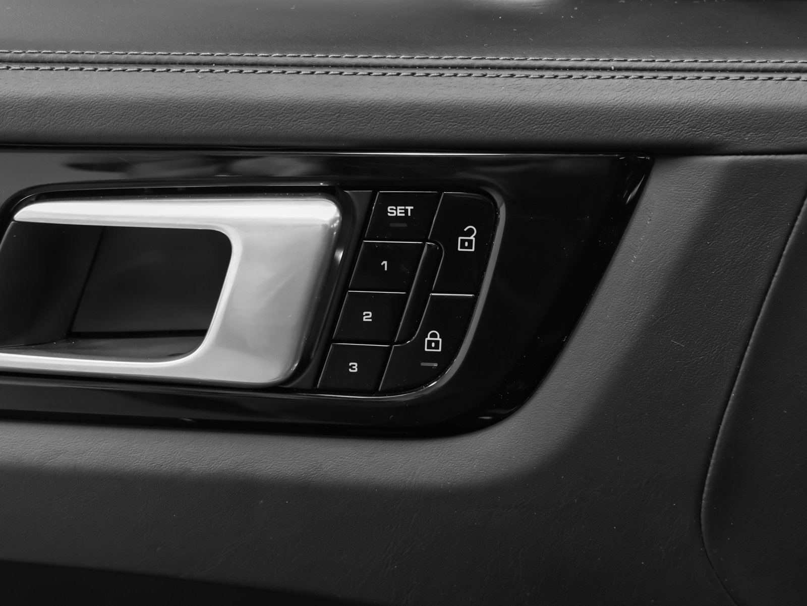 Certified 2021 Porsche Cayenne Turbo AWD/4WD image 30