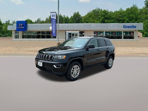 Used 2018 Jeep Grand Cherokee Laredo AWD/4WD image 2