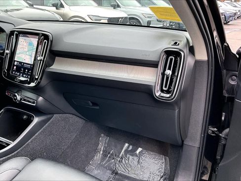 Certified 2024 Volvo XC40 B5 Plus w/ Protection Package Premier image 18