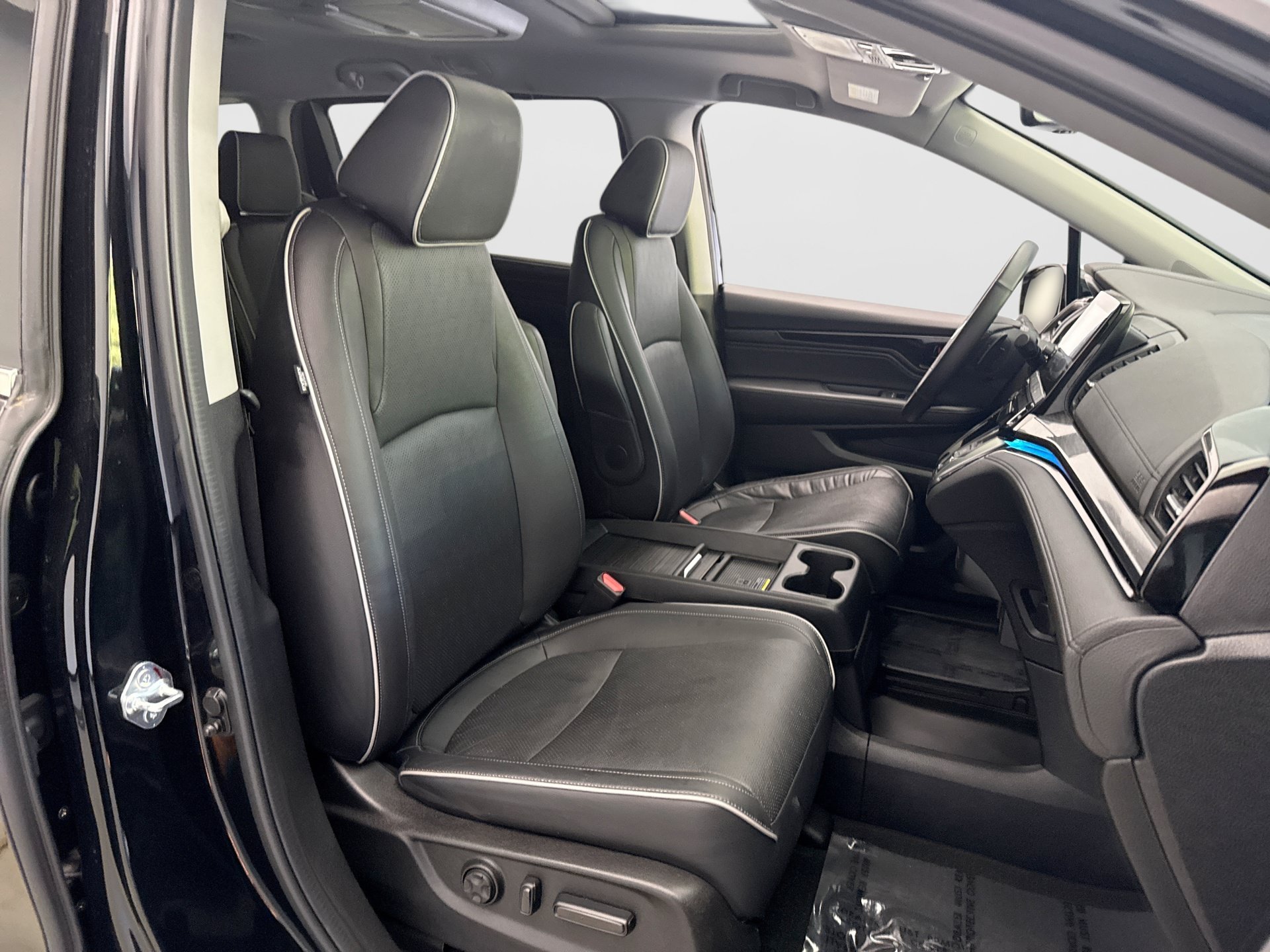 Used 2024 Honda Odyssey Elite image 16