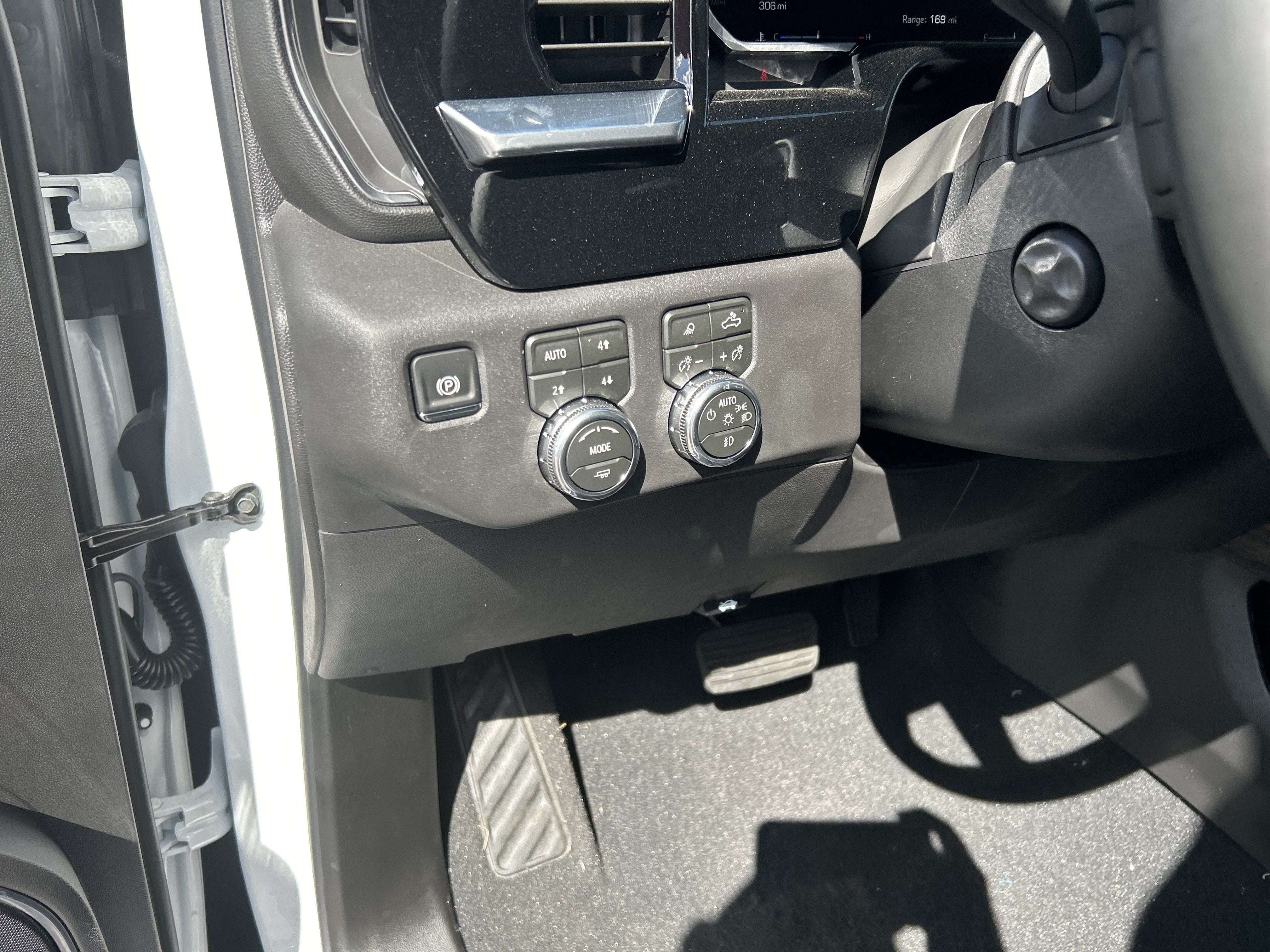 New 2026 GMC Sierra 1500 SLT w/ SLT Premium Plus Package AWD/4WD image 22