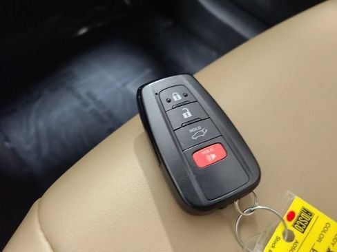 Certified 2022 Toyota RAV4 XLE Premium AWD/4WD image 36