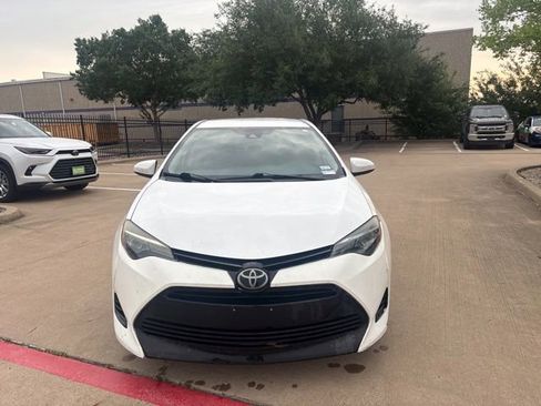 Used 2019 Toyota Corolla LE FWD image 2