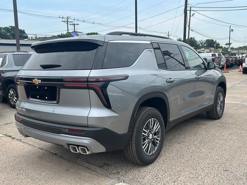 New 2026 Chevrolet Traverse LT w/ Driver Confidence Package AWD/4WD image 8