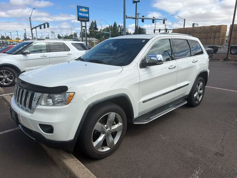 Used 2011 Jeep Grand Cherokee Limited w/ Trailer Tow Group IV AWD/4WD image 4