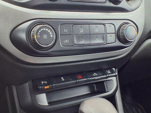 Used 2022 Chevrolet Colorado LT w/ Fleet Safety Package image 10