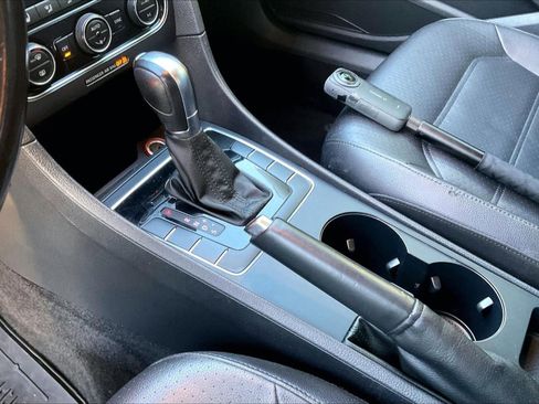 Used 2018 Volkswagen Passat 2.0T R-Line image 15