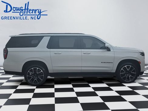 Used 2022 Chevrolet Suburban RST w/ Sport Performance Package AWD/4WD image 6