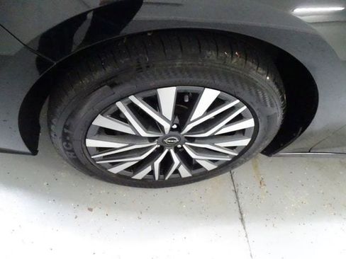 Used 2024 Nissan Altima 2.5 SV FWD image 24