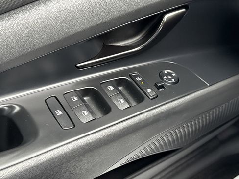 Certified 2025 Hyundai Elantra Sport image 16