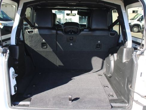 Used 2021 Jeep Wrangler Unlimited Sahara AWD/4WD image 9
