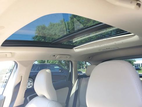 Used 2017 Volvo XC60 T6 Inscription w/ Climate Package AWD/4WD image 12