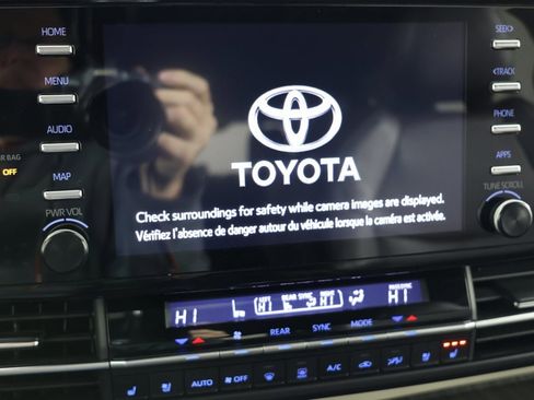 Used 2021 Toyota Sienna Platinum image 57