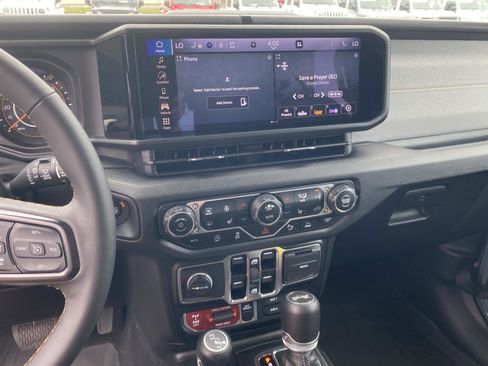 Used 2024 Jeep Wrangler Unlimited Sport AWD/4WD image 28