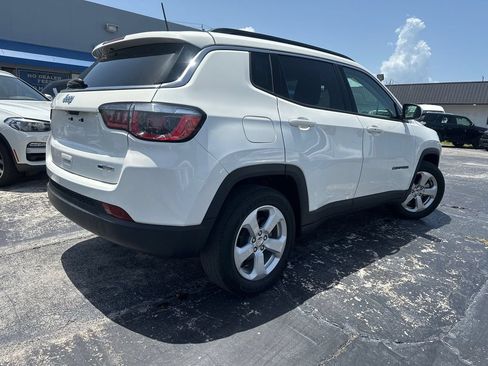 Used 2019 Jeep Compass Latitude FWD image 2