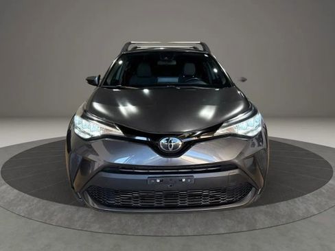 Used 2022 Toyota C-HR XLE image 2