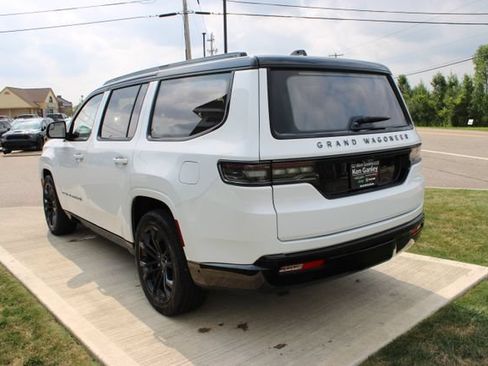 Used 2024 Jeep Grand Wagoneer Series III w/ Rear Seat Video Group 1 AWD/4WD image 40