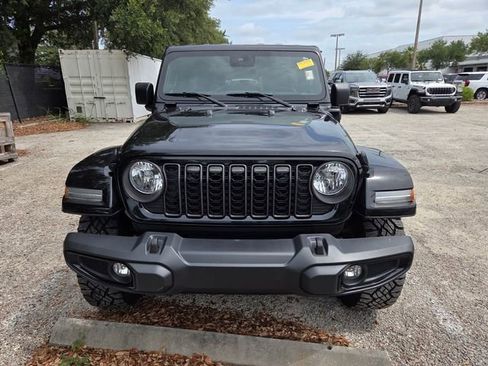 Used 2024 Jeep Wrangler Unlimited AWD/4WD image 2