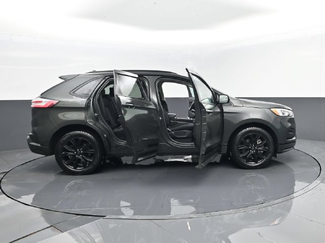 Used 2022 Ford Edge SE w/ Black Appearance Package AWD/4WD image 26
