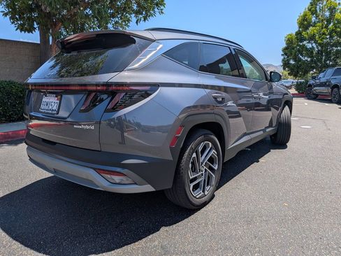 Used 2025 Hyundai Tucson Limited AWD/4WD image 8