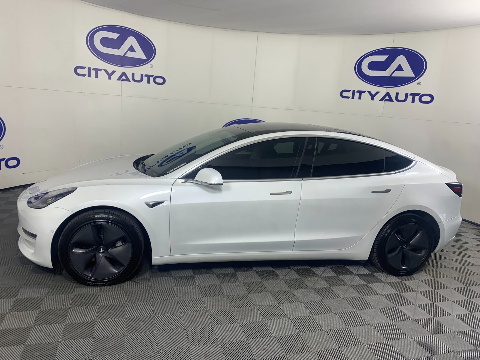 Used 2020 Tesla Model 3 Standard Range RWD image 6