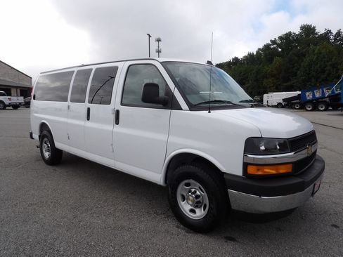 Used 2025 Chevrolet Express 3500 LT w/ LT Preferred Equipment Group RWD image 10