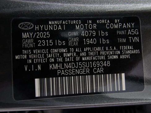 Used 2025 Hyundai Elantra Limited FWD image 13