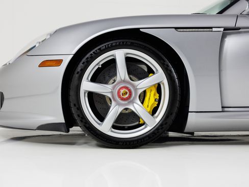 Used 2004 Porsche Carrera GT RWD image 11