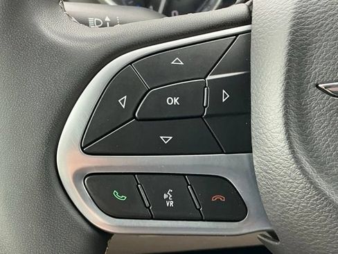Used 2024 Chrysler Pacifica Touring-L FWD image 31