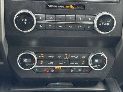 Used 2021 Ford Expedition XLT image 12