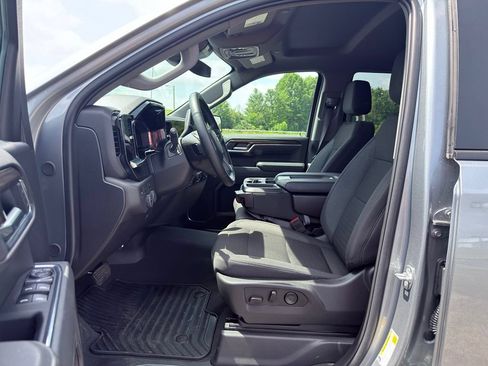Used 2025 Chevrolet Silverado 1500 LT AWD/4WD image 2