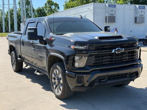 Used 2025 Chevrolet Silverado 2500 Custom w/ Custom Value Package AWD/4WD image 4