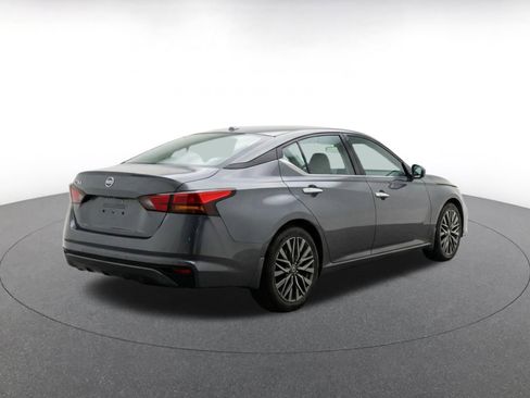 Used 2025 Nissan Altima 2.5 SV FWD image 11