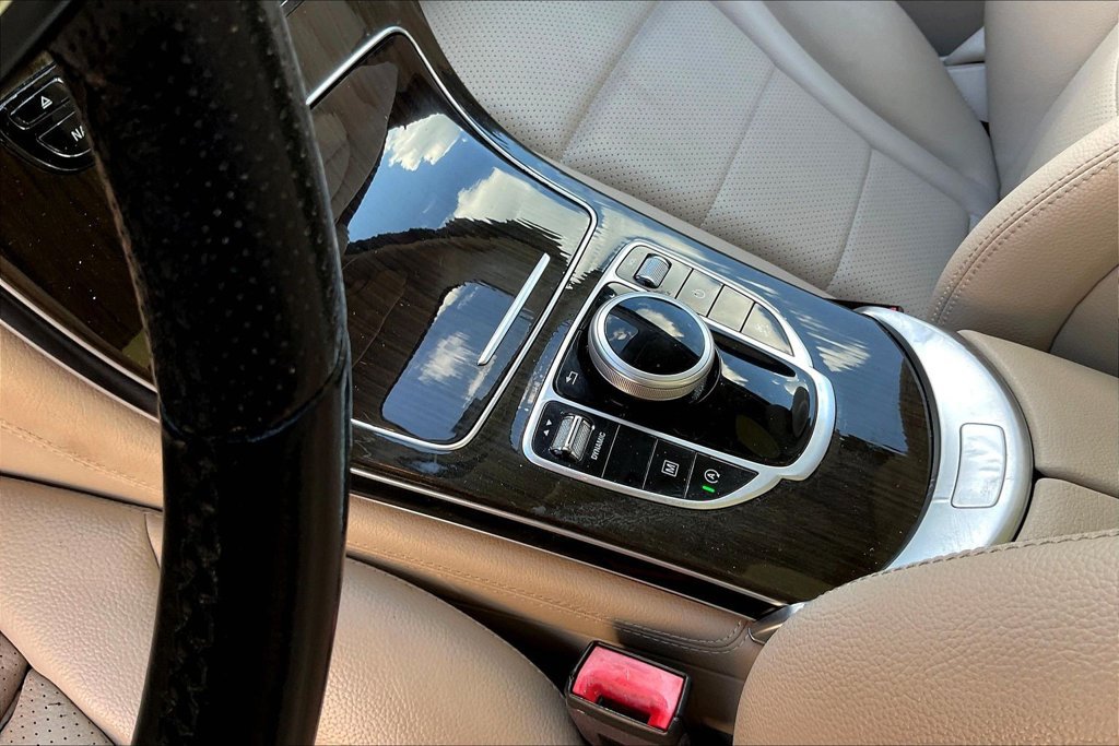 Used 2019 Mercedes-Benz GLC 300 w/ Premium Package image 15