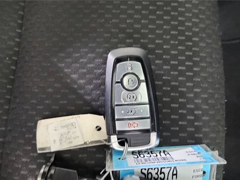 Used 2025 Ford Escape ST-Line Elite AWD/4WD image 30