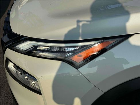 Used 2023 Nissan Rogue SV image 8