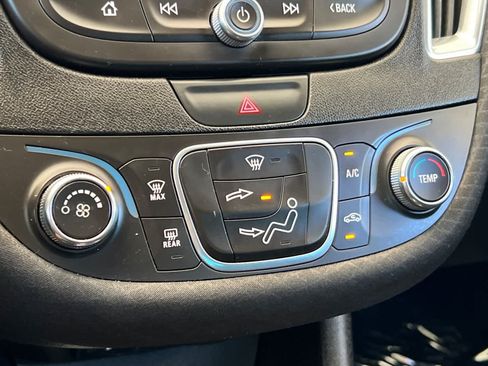 Used 2018 Chevrolet Malibu LT FWD image 21
